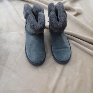Lamo Presley Boots Womens 10 Gray Suede Faux Fur Lining Rear Bow Ankle Boots